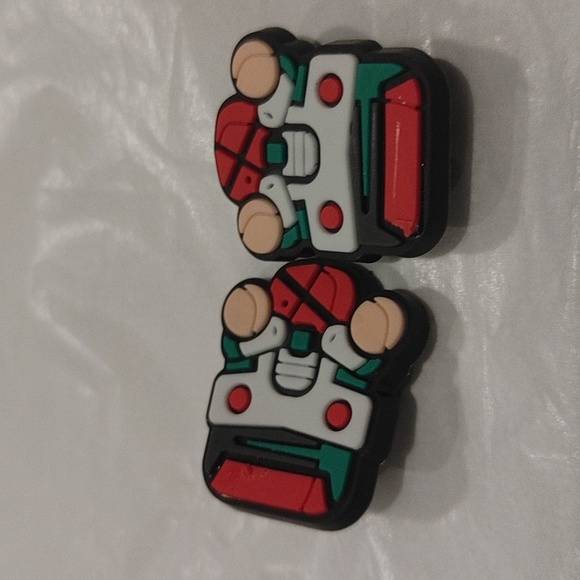 4 PCS of figurine shoe charms New. - Picture 3 of 8